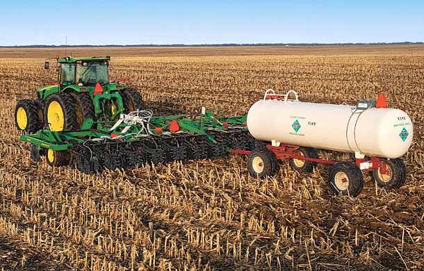 Photo - spring fieldwork - fertilizer tank