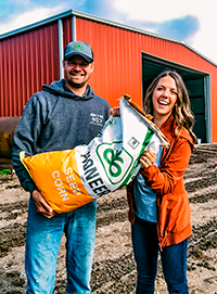 Photo - Couple holding Pioneer seed bag